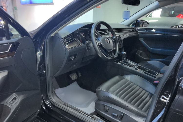 Used Volkswagen Magotan 2019 330TSI DSG Luxury Version China VI Standard Driver Seat