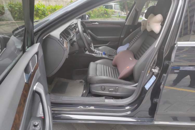 Used Volkswagen Magotan 2019 330TSI DSG Luxury Version China VI Standard Driver Seat