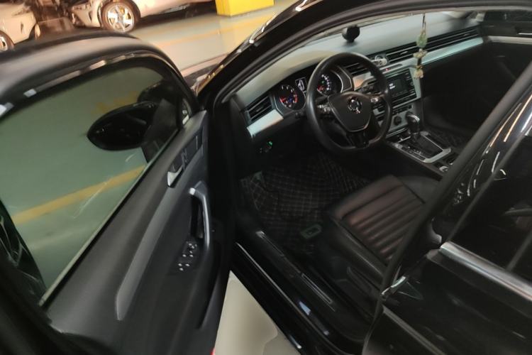Used Volkswagen Magotan 2019 280TSI DSG Comfort Model China V Standard Driver Seat