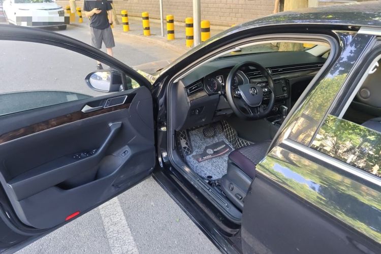 Used Volkswagen Magotan 2019 330TSI DSG Leading Model China VI Standard Driver Seat