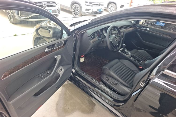 Used Volkswagen Magotan 2019 330TSI DSG Luxury Version China VI Standard Driver Seat