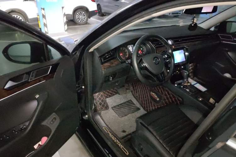 Used Volkswagen Magotan 2019 330TSI DSG Luxury Version China VI Standard Driver Seat