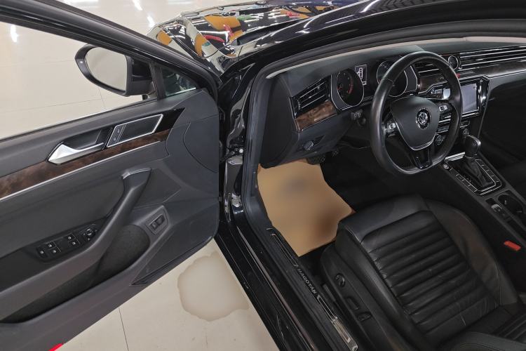 Used Volkswagen Magotan 2019 330TSI DSG Luxury Model China V Standard Driver Seat