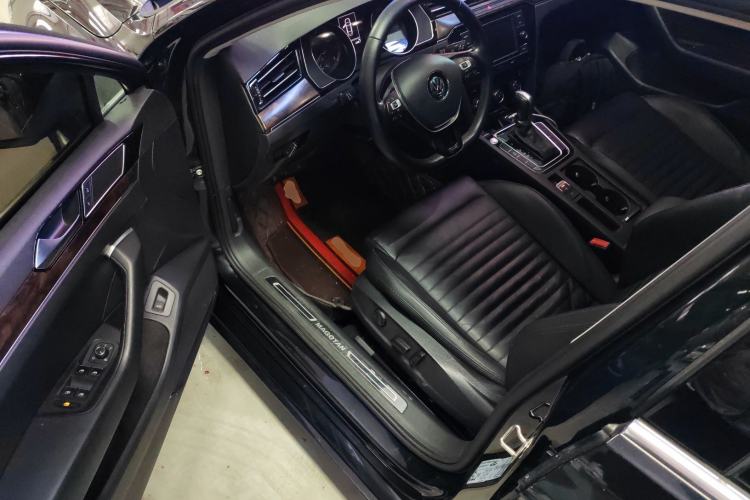Used Volkswagen Magotan 2019 330TSI DSG Leading Model China VI Standard Driver Seat
