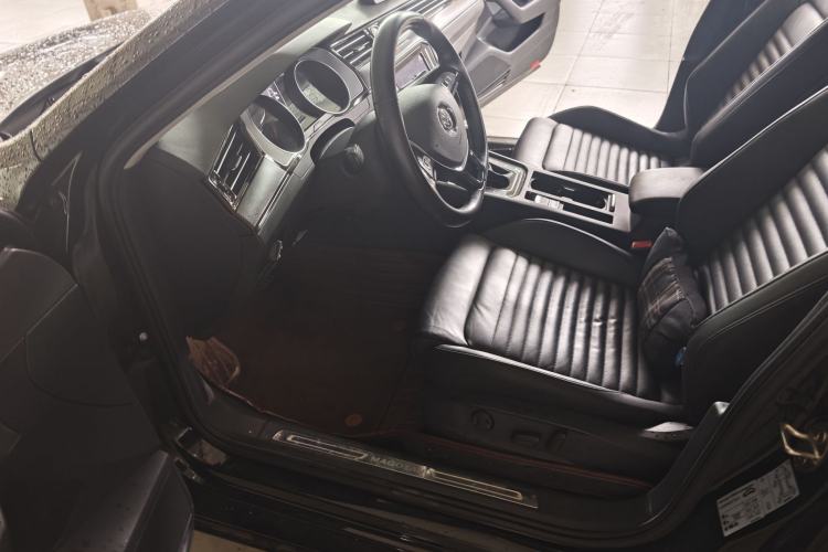Used Volkswagen Magotan 2019 330TSI DSG Luxury Version China VI Standard Driver Seat