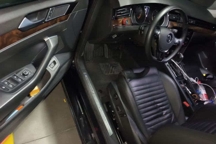 Used Volkswagen Magotan 2019 330TSI DSG Leading Model China VI Standard Driver Seat