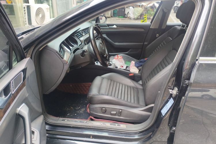 Used Volkswagen Magotan 2019 330TSI DSG Leading Model China VI Standard Driver Seat