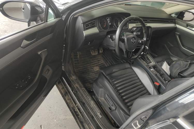 Used Volkswagen Magotan 2019 280TSI DSG Comfort Model China V Standard Driver Seat