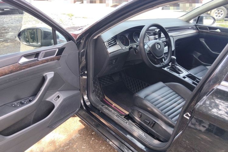 Used Volkswagen Magotan 2019 330TSI DSG Leading Edition China V Standard Driver Seat