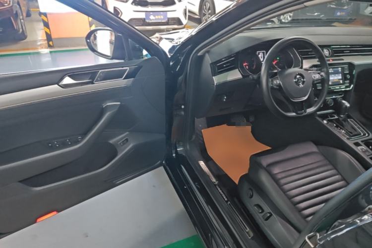 Used Volkswagen Magotan 2019 330TSI DSG Leading Edition China V Standard Driver Seat