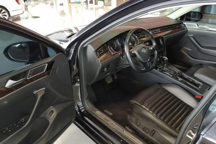 Used Volkswagen Magotan 2019 330TSI DSG Luxury Version China VI Standard Driver Seat