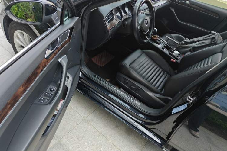 Used Volkswagen Magotan 2019 330TSI DSG Leading Model China VI Standard Driver Seat