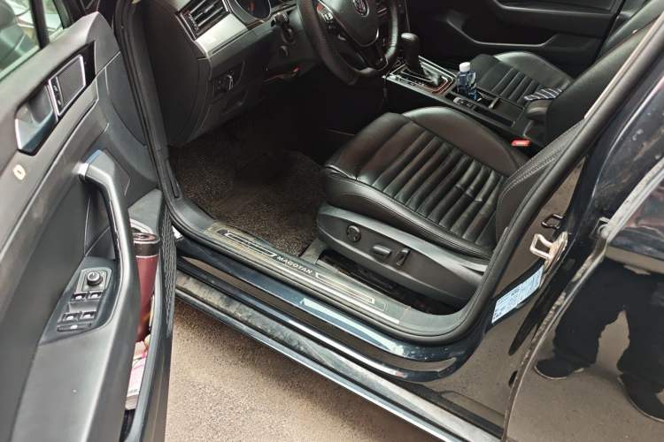 Used Volkswagen Magotan 2019 330TSI DSG Leading Model China VI Standard Driver Seat