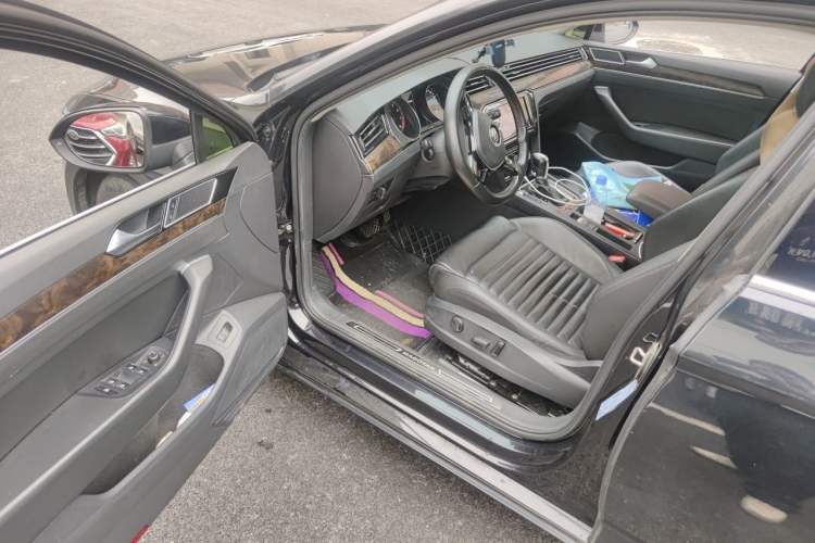 Used Volkswagen Magotan 2019 330TSI DSG Luxury Version China VI Standard Driver Seat