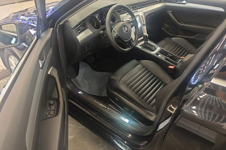 Used Volkswagen Magotan 2019 280TSI DSG Comfort Model China VI Standard Driver Seat