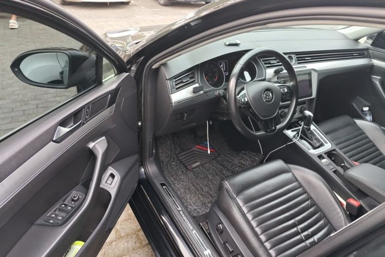 Used Volkswagen Magotan 2019 280TSI DSG Comfort Model China V Standard Driver Seat