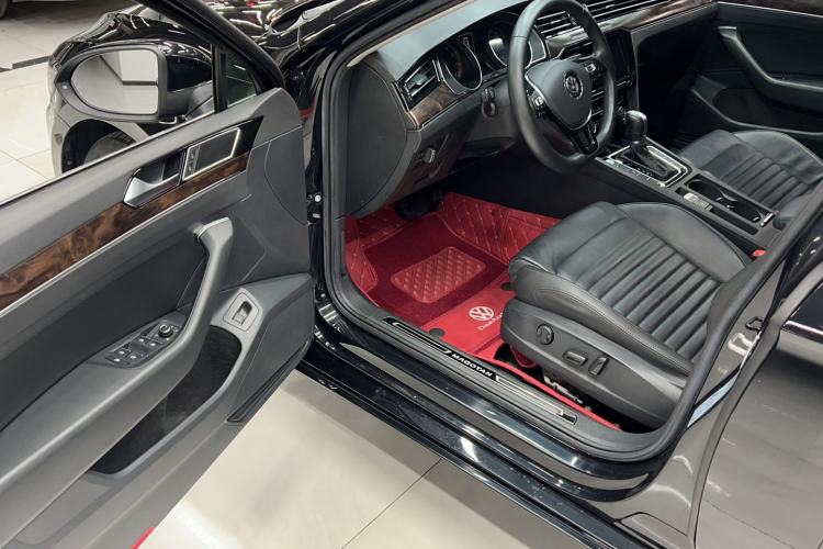 Used Volkswagen Magotan 2019 330TSI DSG Luxury Model China V Standard Driver Seat