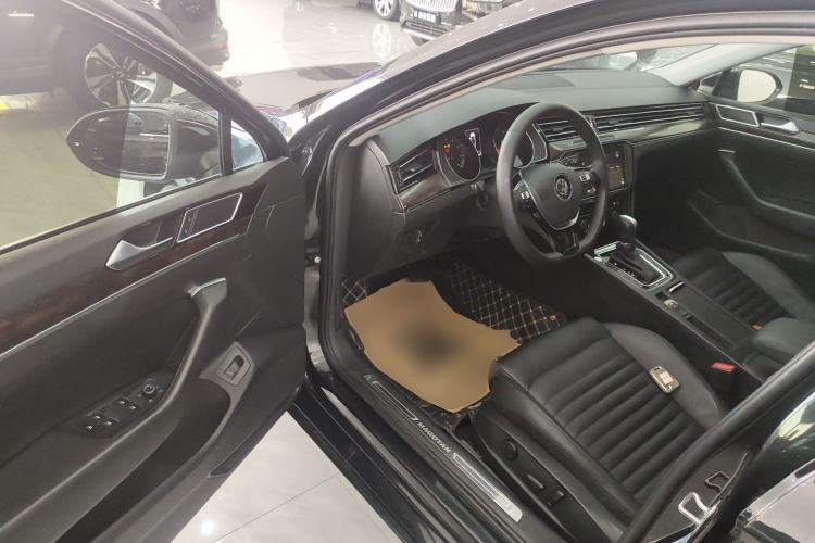 Used Volkswagen Magotan 2019 330TSI DSG Luxury Version China VI Standard Driver Seat