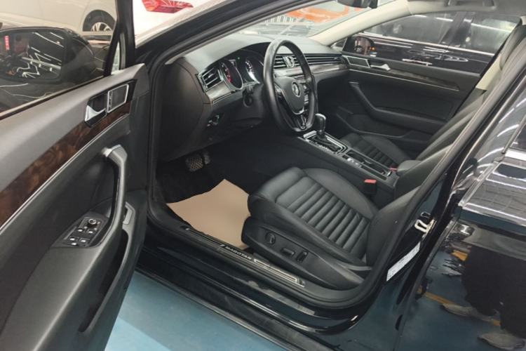 Used Volkswagen Magotan 2019 330TSI DSG Luxury Version China VI Standard Driver Seat