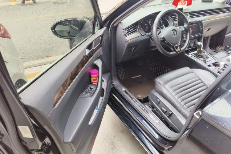 Used Volkswagen Magotan 2019 330TSI DSG Luxury Version China VI Standard Driver Seat