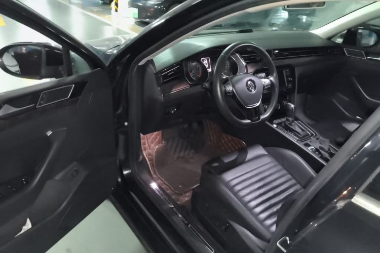 Used Volkswagen Magotan 2019 330TSI DSG Leading Model China VI Standard Driver Seat