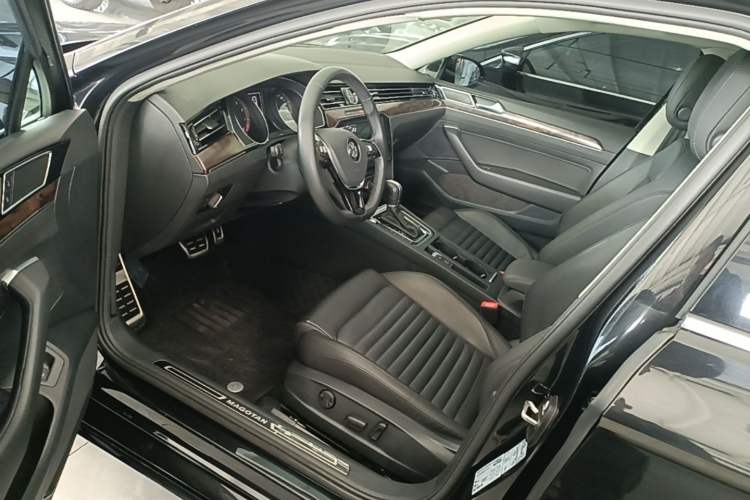 Used Volkswagen Magotan 2019 330TSI DSG Leading Model China VI Standard Driver Seat