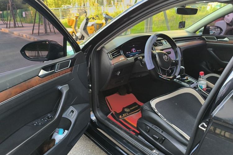 Used Volkswagen Magotan 2019 330TSI DSG Luxury Model China V Standard Driver Seat