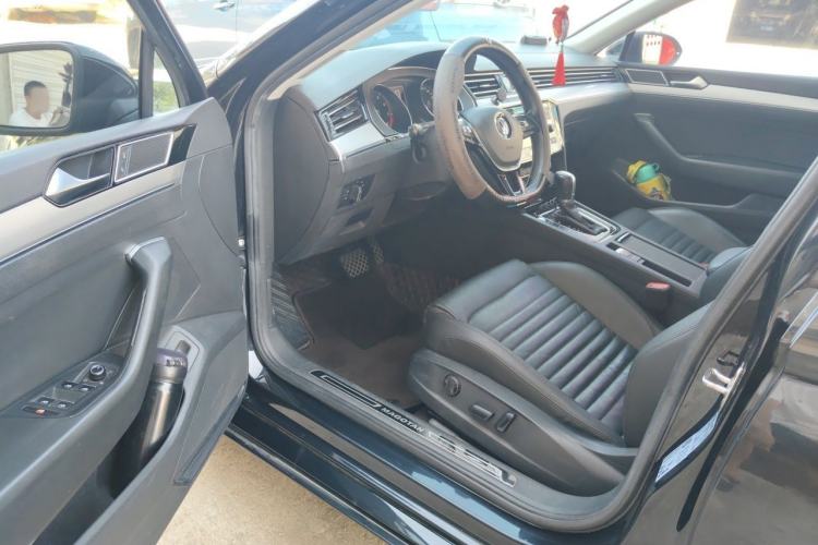 Used Volkswagen Magotan 2019 330TSI DSG Leading Edition China V Standard Driver Seat