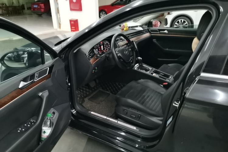 Used Volkswagen Magotan 2019 330TSI DSG Luxury Version China VI Standard Driver Seat