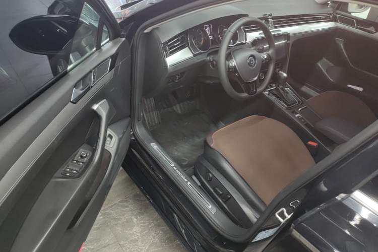 Used Volkswagen Magotan 2019 330TSI DSG Leading Model China VI Standard Driver Seat