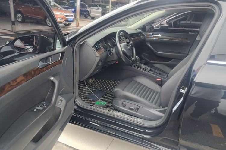 Used Volkswagen Magotan 2019 330TSI DSG Leading Model China VI Standard Driver Seat