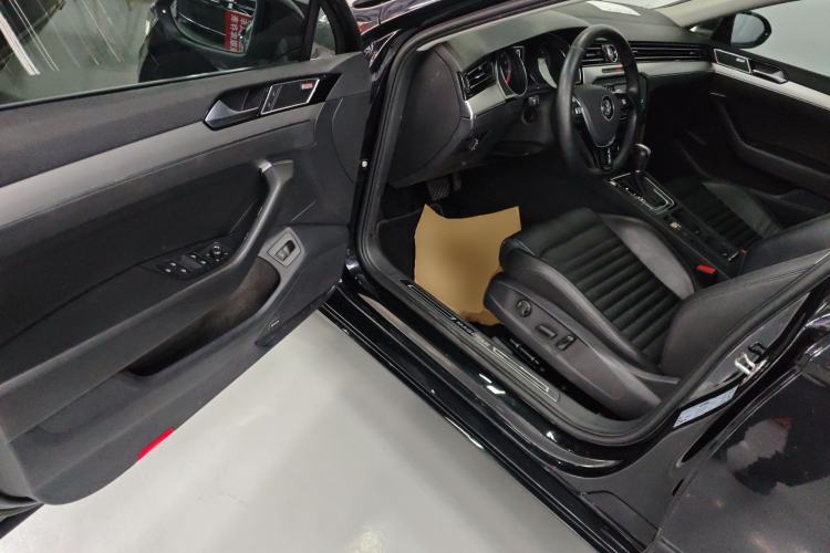 Used Volkswagen Magotan 2019 330TSI DSG Leading Model China VI Standard Driver Seat
