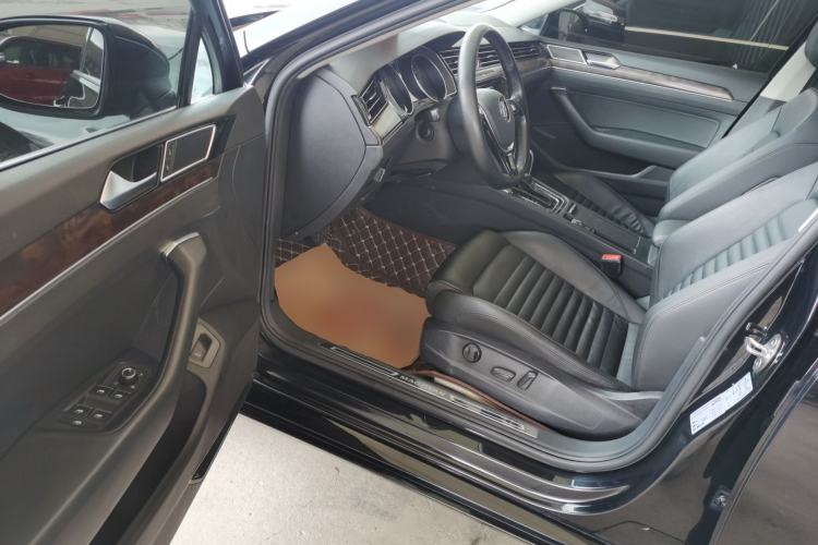 Used Volkswagen Magotan 2019 330TSI DSG Luxury Version China VI Standard Driver Seat