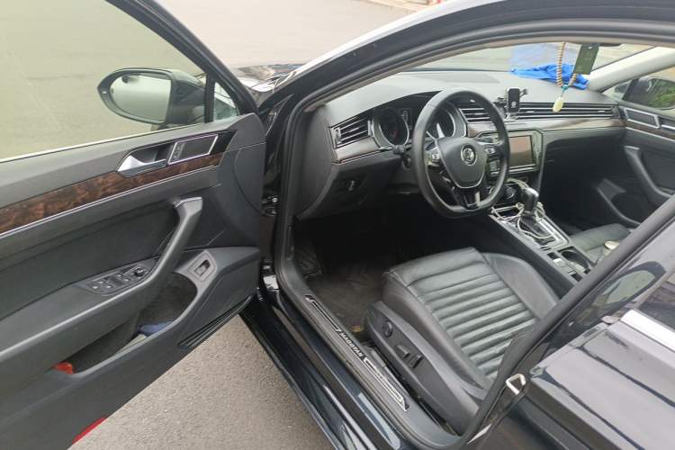 Used Volkswagen Magotan 2019 330TSI DSG Luxury Version China VI Standard Driver Seat
