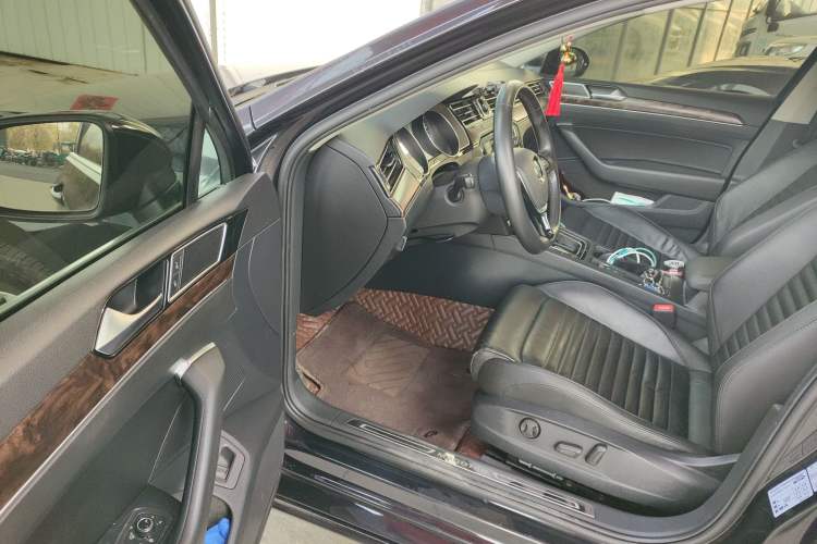 Used Volkswagen Magotan 2019 330TSI DSG Luxury Version China VI Standard Driver Seat