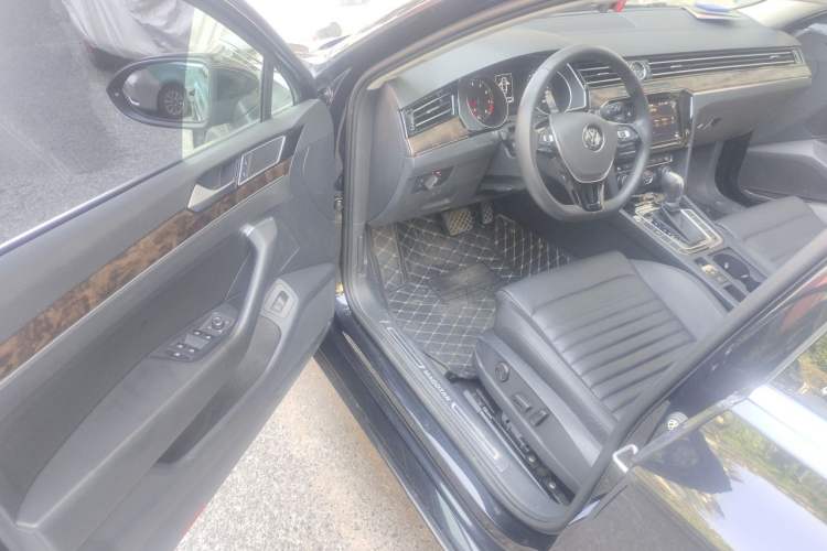 Used Volkswagen Magotan 2019 330TSI DSG Luxury Version China VI Standard Driver Seat