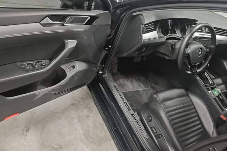 Used Volkswagen Magotan 2019 330TSI DSG Leading Edition China V Standard Driver Seat
