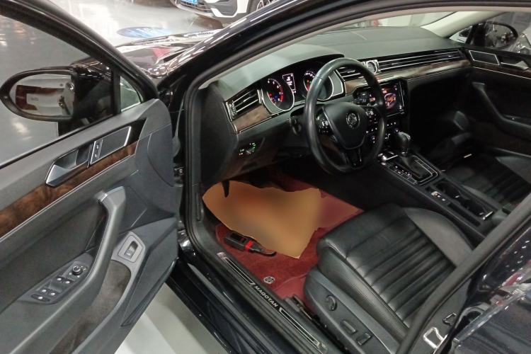 Used Volkswagen Magotan 2019 330TSI DSG Luxury Version China VI Standard Driver Seat