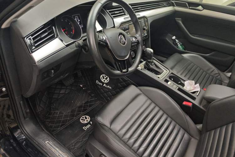 Used Volkswagen Magotan 2019 330TSI DSG Leading Model China VI Standard Driver Seat