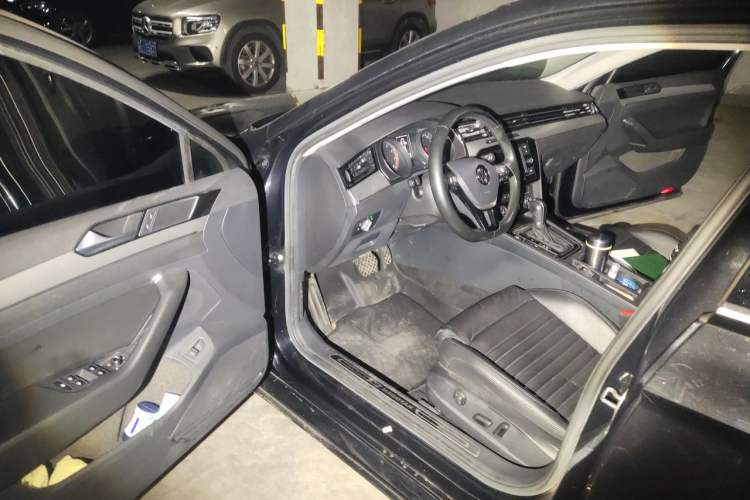 Used Volkswagen Magotan 2019 330TSI DSG Leading Model China VI Standard Driver Seat