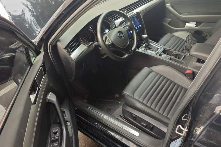 Used Volkswagen Magotan 2019 280TSI DSG Leading Model China V Standard Driver Seat