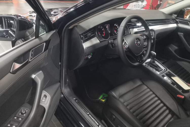 Used Volkswagen Magotan 2019 330TSI DSG Leading Edition China V Standard Driver Seat