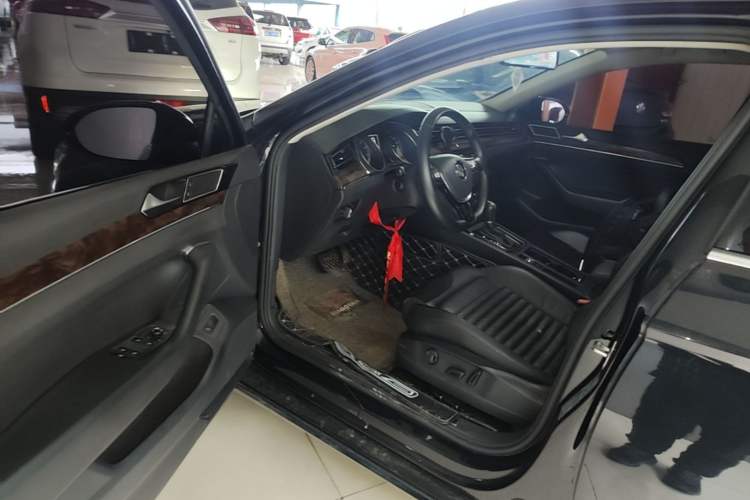 Used Volkswagen Magotan 2019 330TSI DSG Luxury Model China V Standard Driver Seat