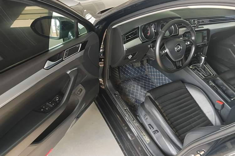 Used Volkswagen Magotan 2019 330TSI DSG Leading Model China VI Standard Driver Seat