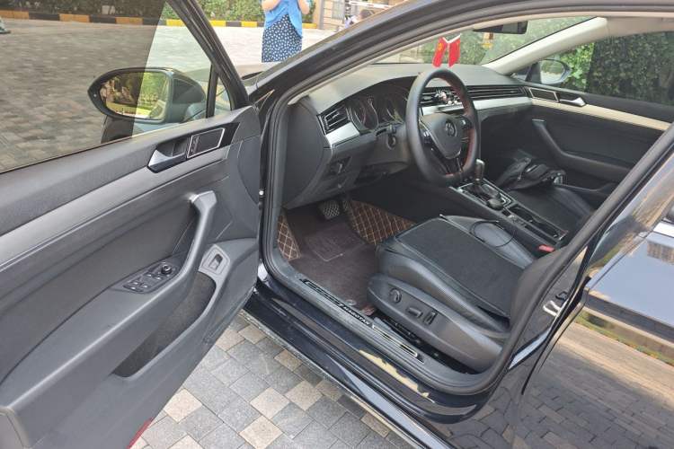 Used Volkswagen Magotan 2019 330TSI DSG Leading Model China VI Standard Driver Seat