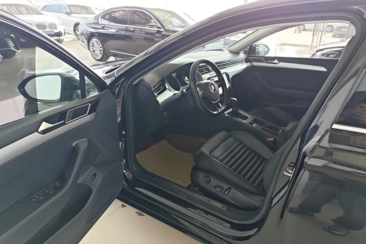 Used Volkswagen Magotan 2019 330TSI DSG Leading Edition China V Standard Driver Seat