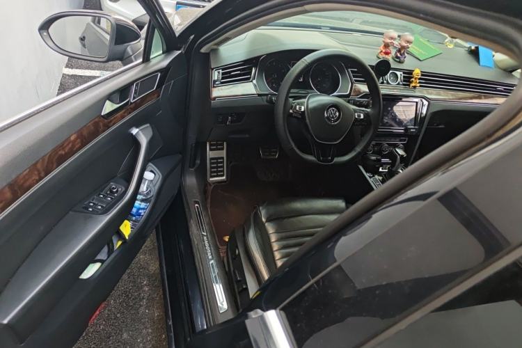 Used Volkswagen Magotan 2019 330TSI DSG Luxury Model China V Standard Driver Seat