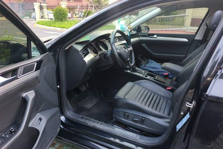 Used Volkswagen Magotan 2019 330TSI DSG Leading Edition China V Standard Driver Seat