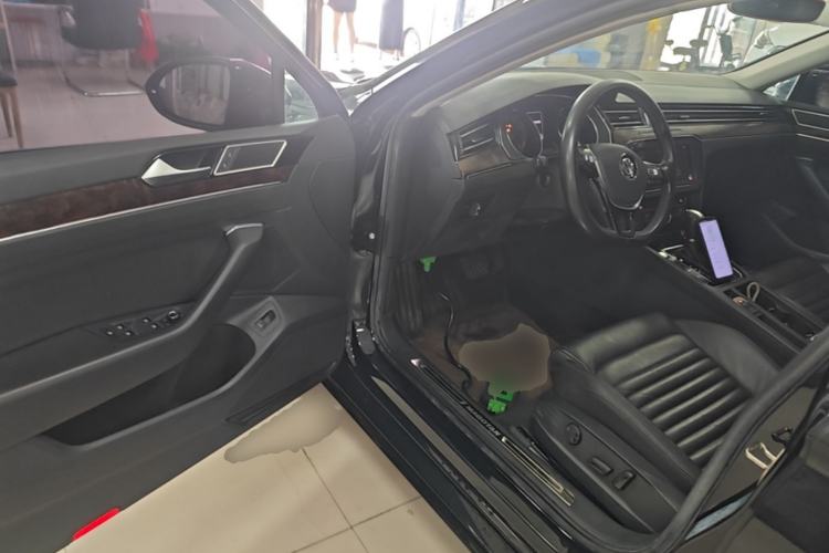 Used Volkswagen Magotan 2019 330TSI DSG Luxury Model China V Standard Driver Seat