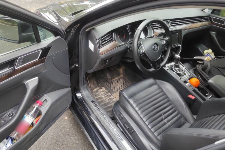 Used Volkswagen Magotan 2019 330TSI DSG Luxury Model China V Standard Driver Seat
